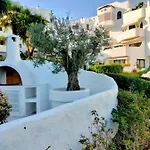 Апартаменти Superb Townhouse In Golden Mile *