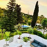 Superb Townhouse In Golden Mile Апартаменти