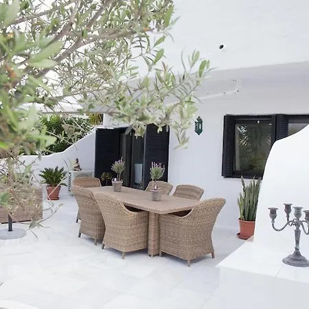 Superb Townhouse In Golden Mile