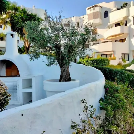 Апартаменты Superb Townhouse In Golden Mile *