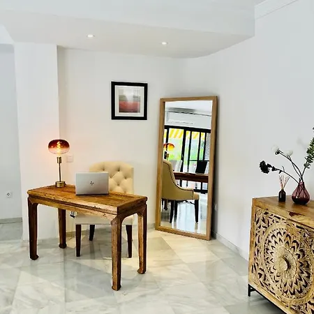 Superb Townhouse In Golden Mile Apartment