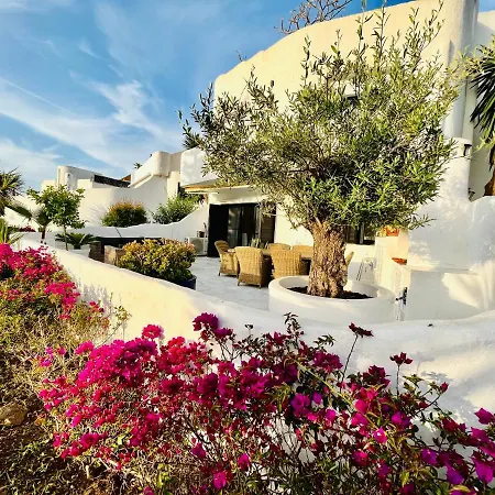Superb Townhouse In Golden Mile