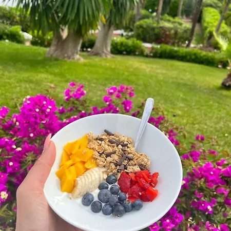 Superb Townhouse In Golden Mile Апартаменты *