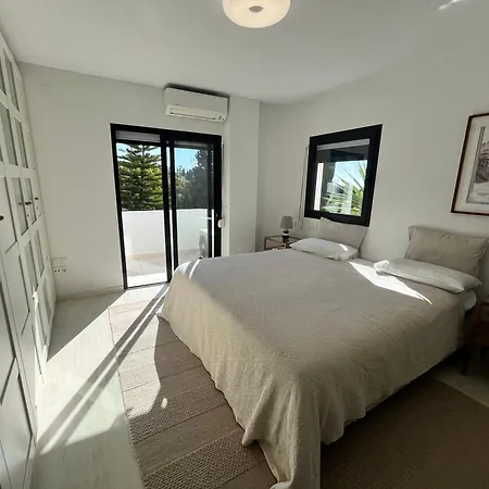 Superb Townhouse In Golden Mile