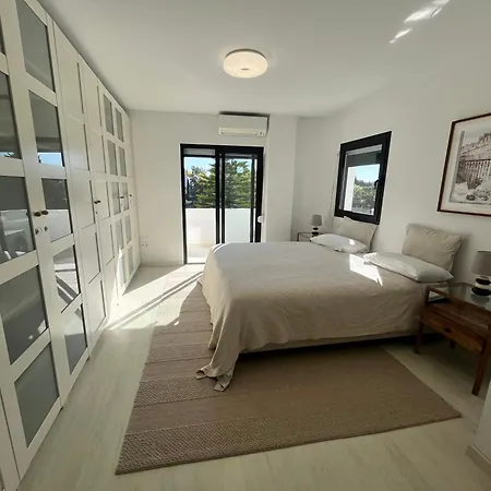 Superb Townhouse In Golden Mile *