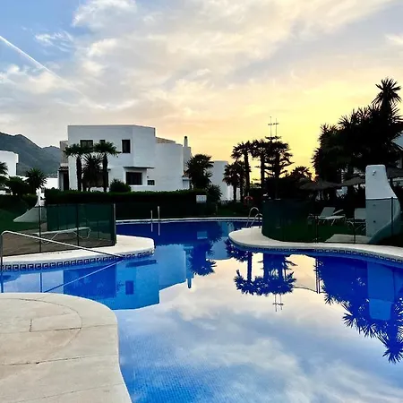 Apartamento Superb Townhouse In Golden Mile