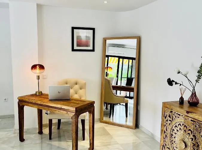 Superb Townhouse In Golden Mile Apartment